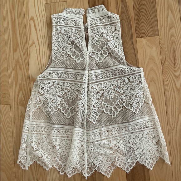 Lace Sleeveless Blouse with Nude Underlay - Picture 2 of 2